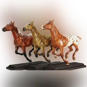 SUPER BOWL SALE 🏈 Breyer Horse “Santino” Collector Club Exclusive-Bay Pinto
